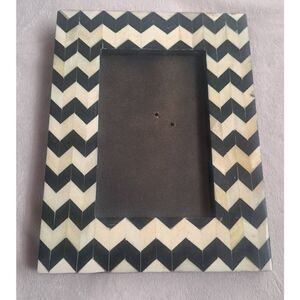 Chevron design picture frame